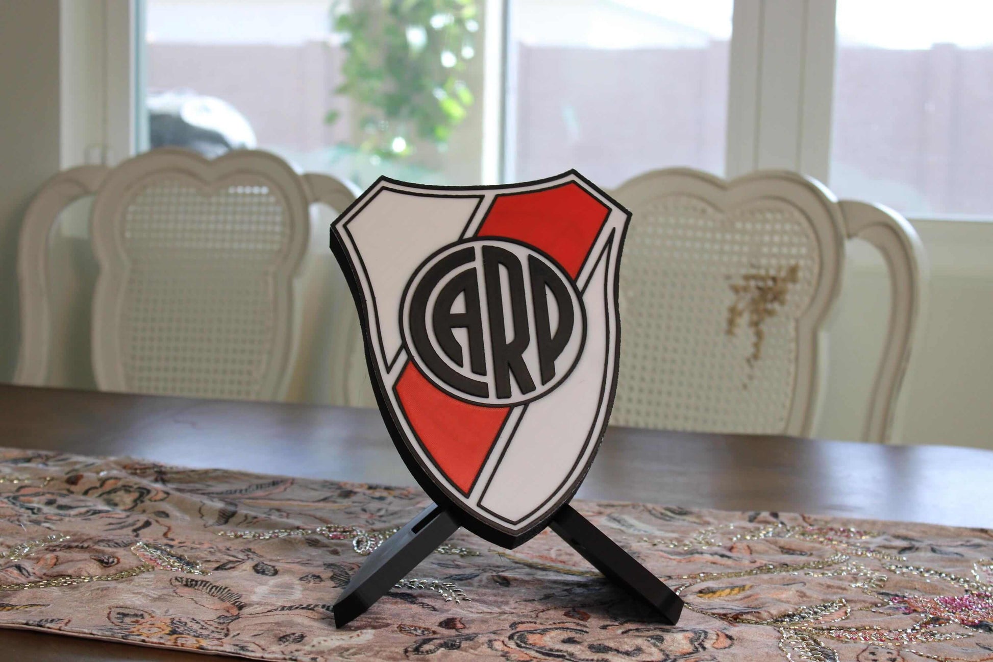 3D printed River Plate plaque on a table, showcasing vibrant colors and unique design for soccer fans and coaches.