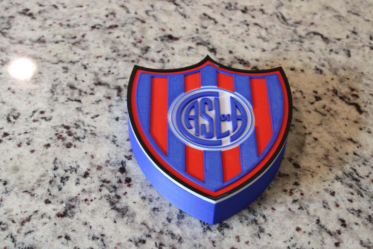 San Lorenzo 3D printed emblem in vibrant blue, red, and white, a unique collectible for Cuervos de Boedo fans.