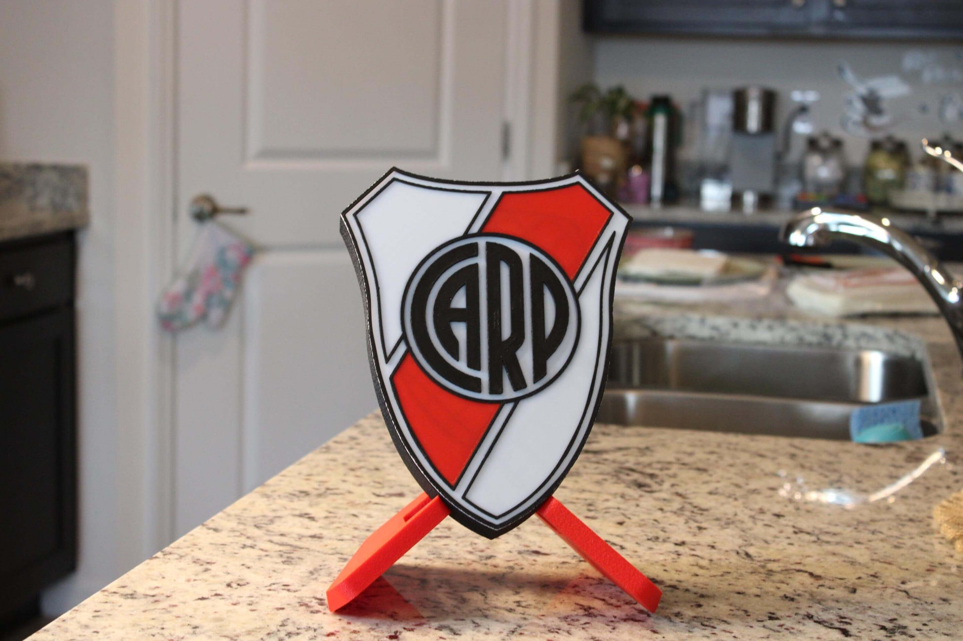 River Plate 3D printed plaque on a kitchen counter, showcasing vibrant colors and unique design for fans and coaches.